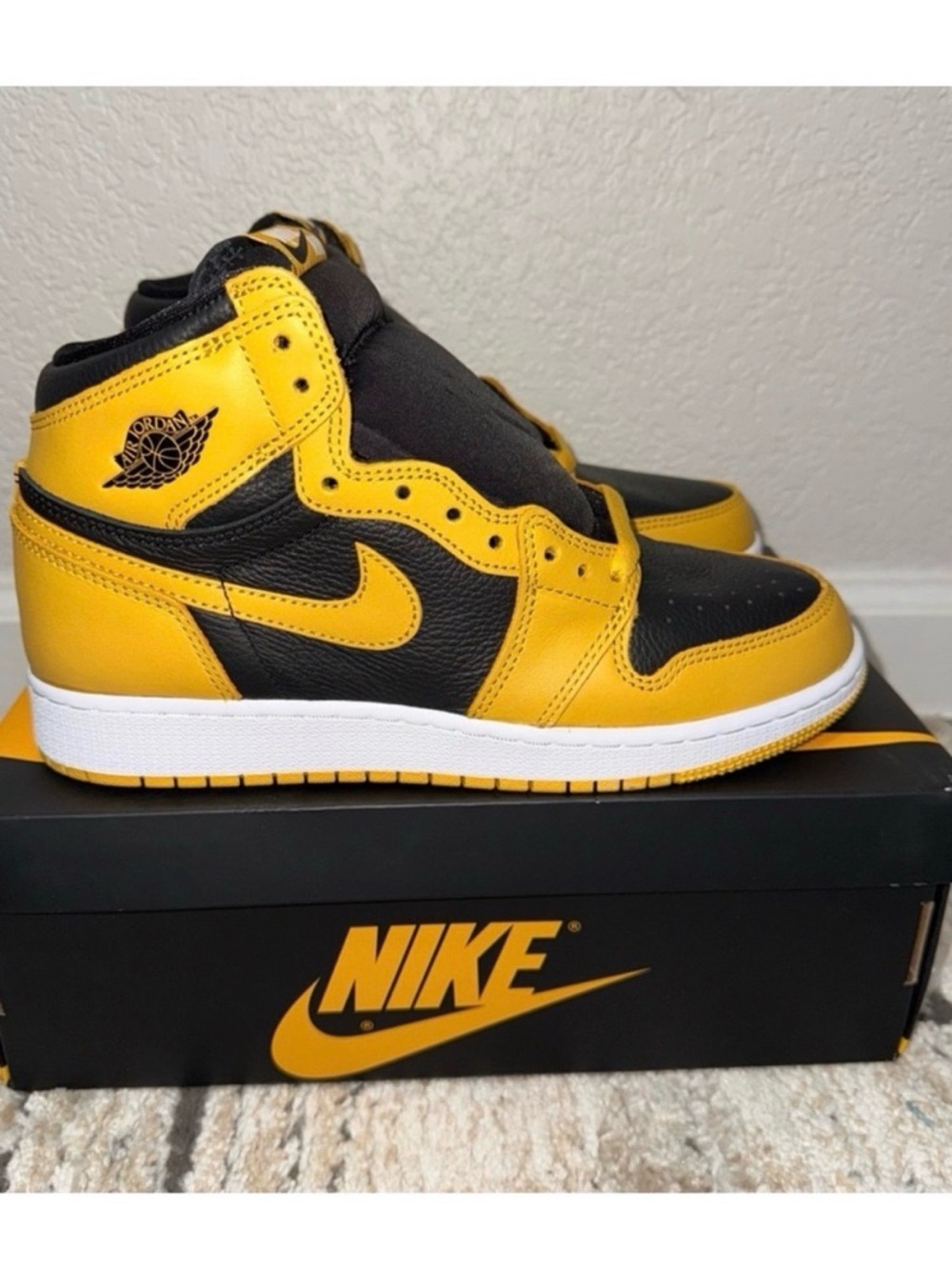 Nike Air Jordan 1 Mid Kids' Black/Yellow Basketball Shoes